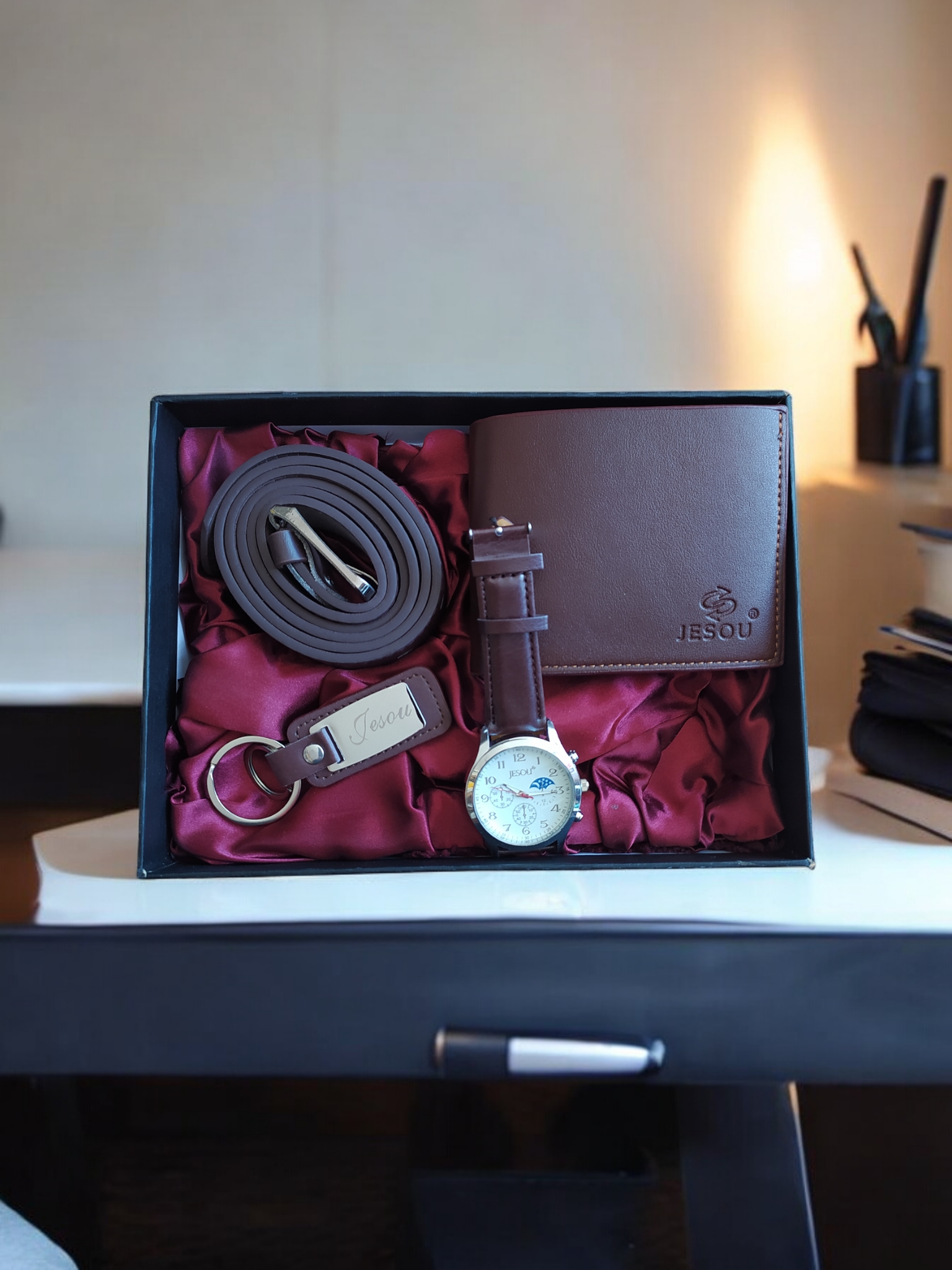 Set cadou maro pentru barbați 4 piese Set cadou maro pentru barbați 4 piese