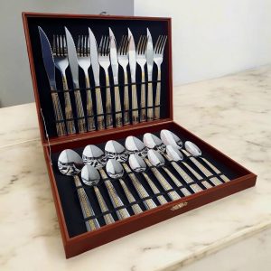 Set tacâmuri 24 piese cu model