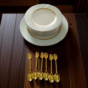 Set Servire Porțelan Fin Regal cu Lingurițe Aurii Vintage