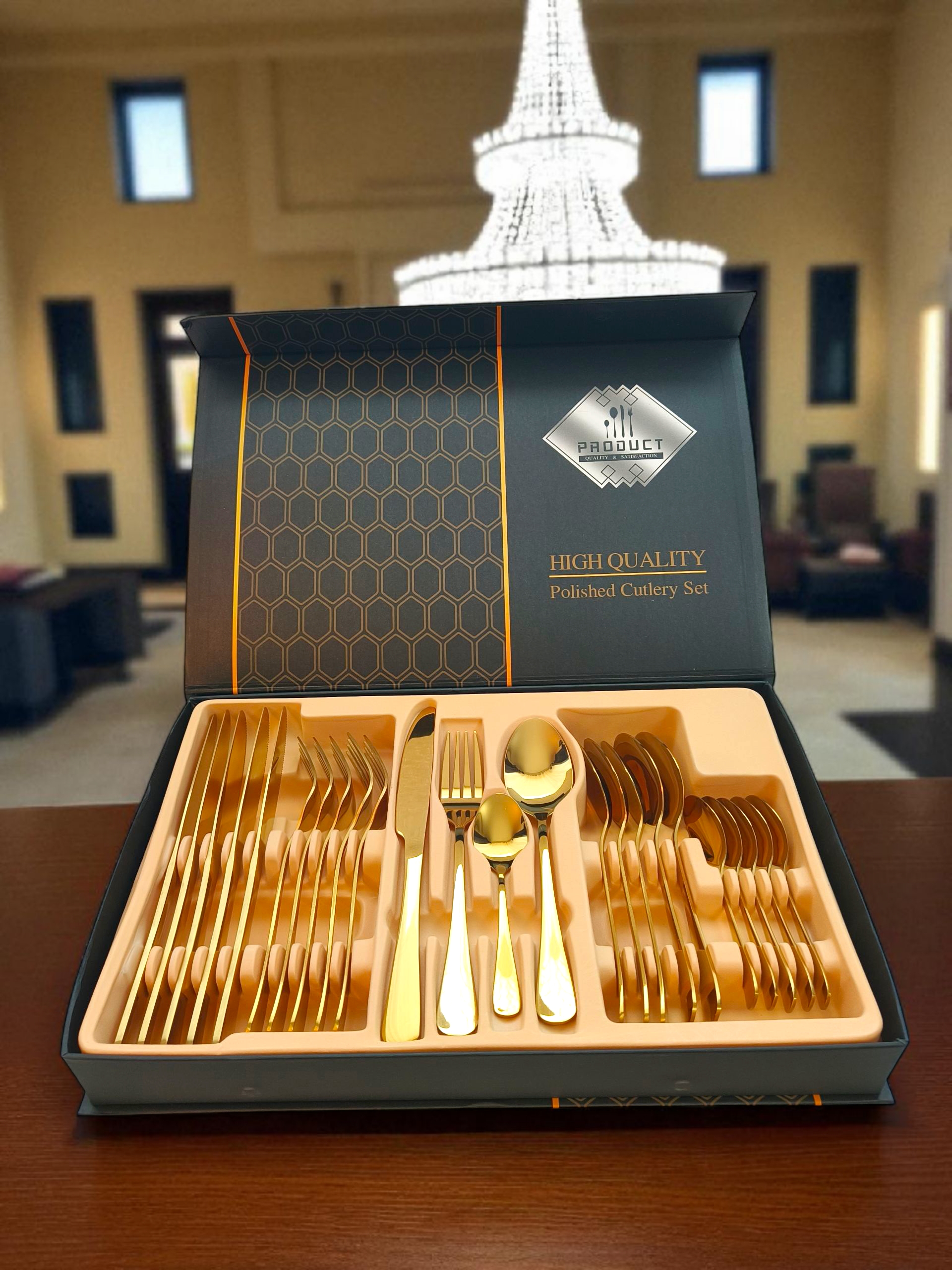 Set tacâm auriu 24 piese cu finisaj lucios Set tacâm auriu 24 piese cu finisaj lucios