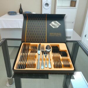 Set tacâm negru 24 piese cu finisaj lucios